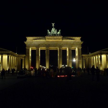 Apartment&Rooms Near Brandenburg Gate เบอร์ลิน ภายนอก รูปภาพ