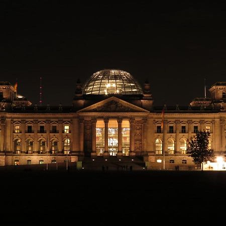 Apartment&Rooms Near Brandenburg Gate เบอร์ลิน ภายนอก รูปภาพ