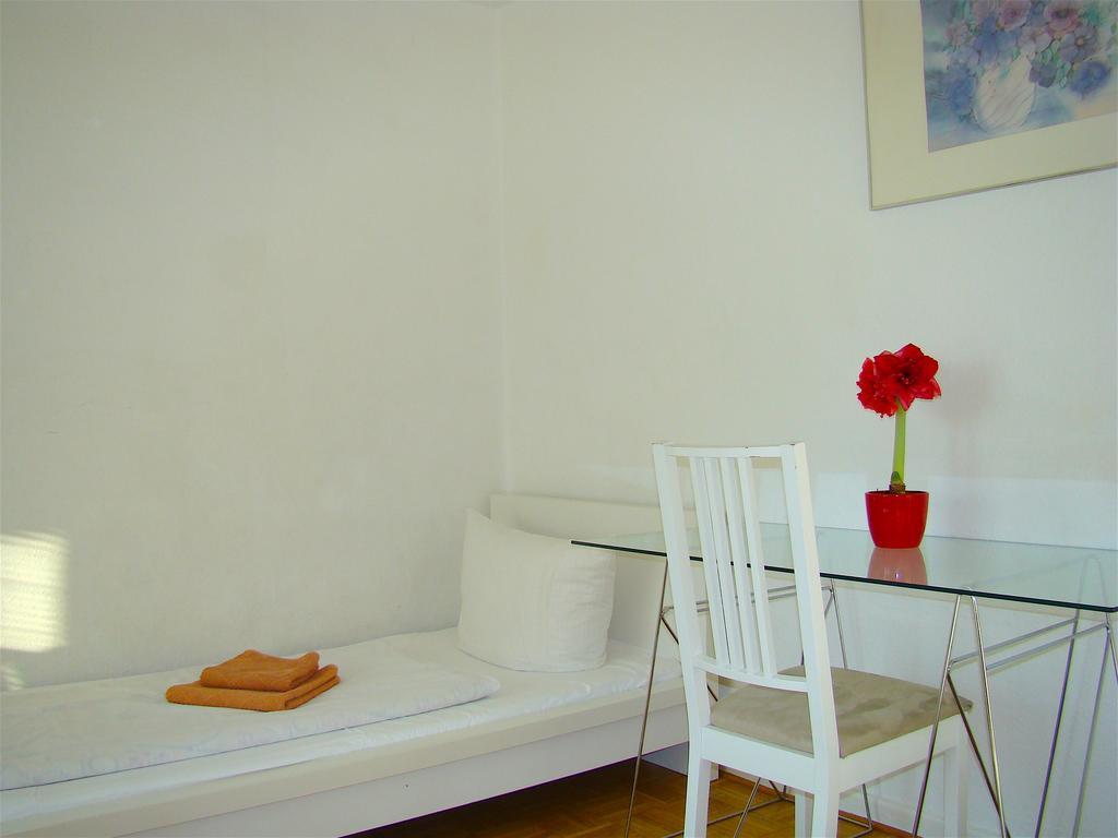Apartment&Rooms Near Brandenburg Gate เบอร์ลิน ภายนอก รูปภาพ
