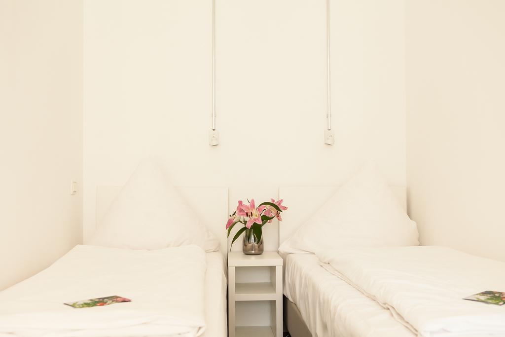 Apartment&Rooms Near Brandenburg Gate เบอร์ลิน ภายนอก รูปภาพ