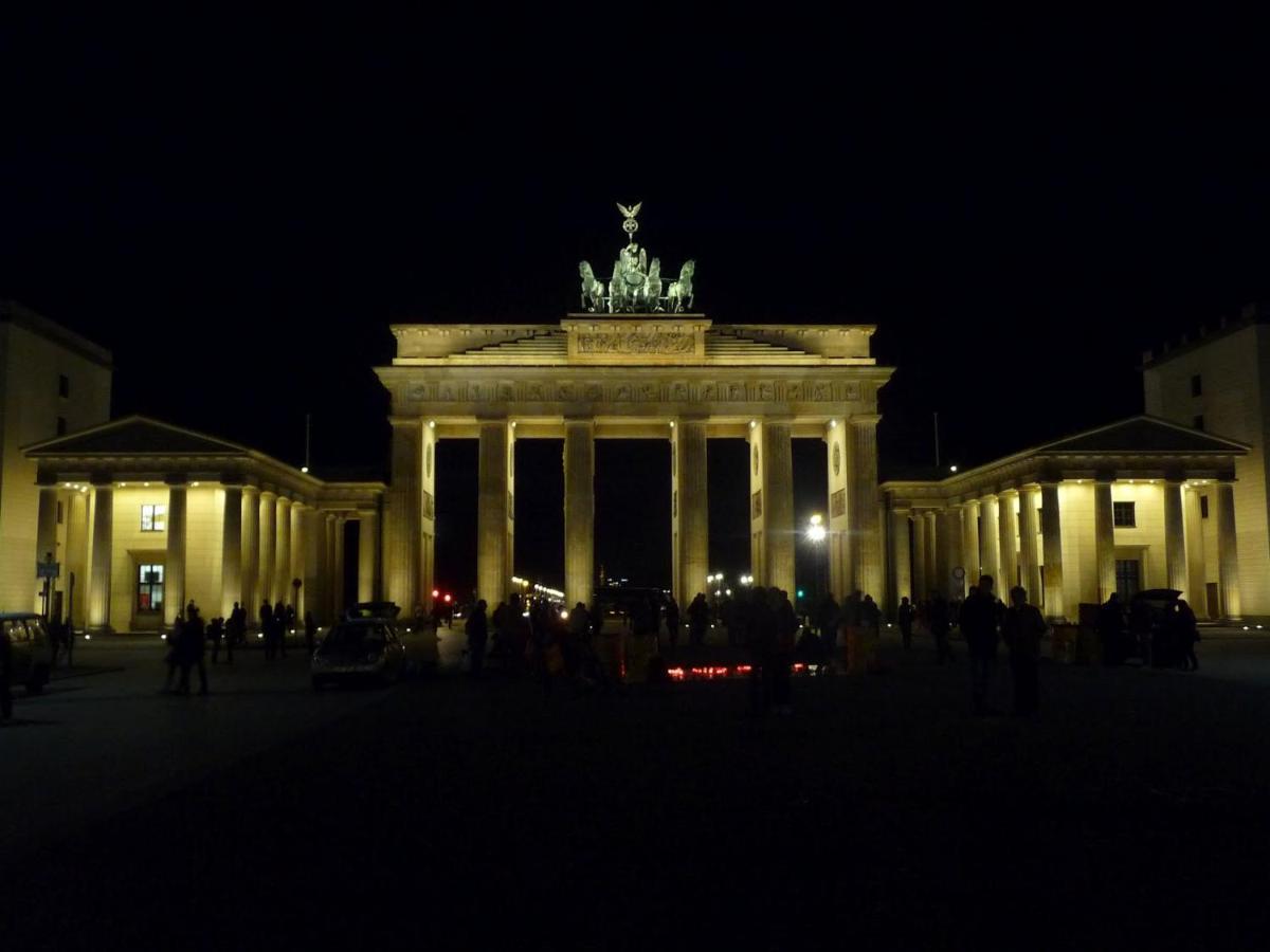 Apartment&Rooms Near Brandenburg Gate เบอร์ลิน ภายนอก รูปภาพ