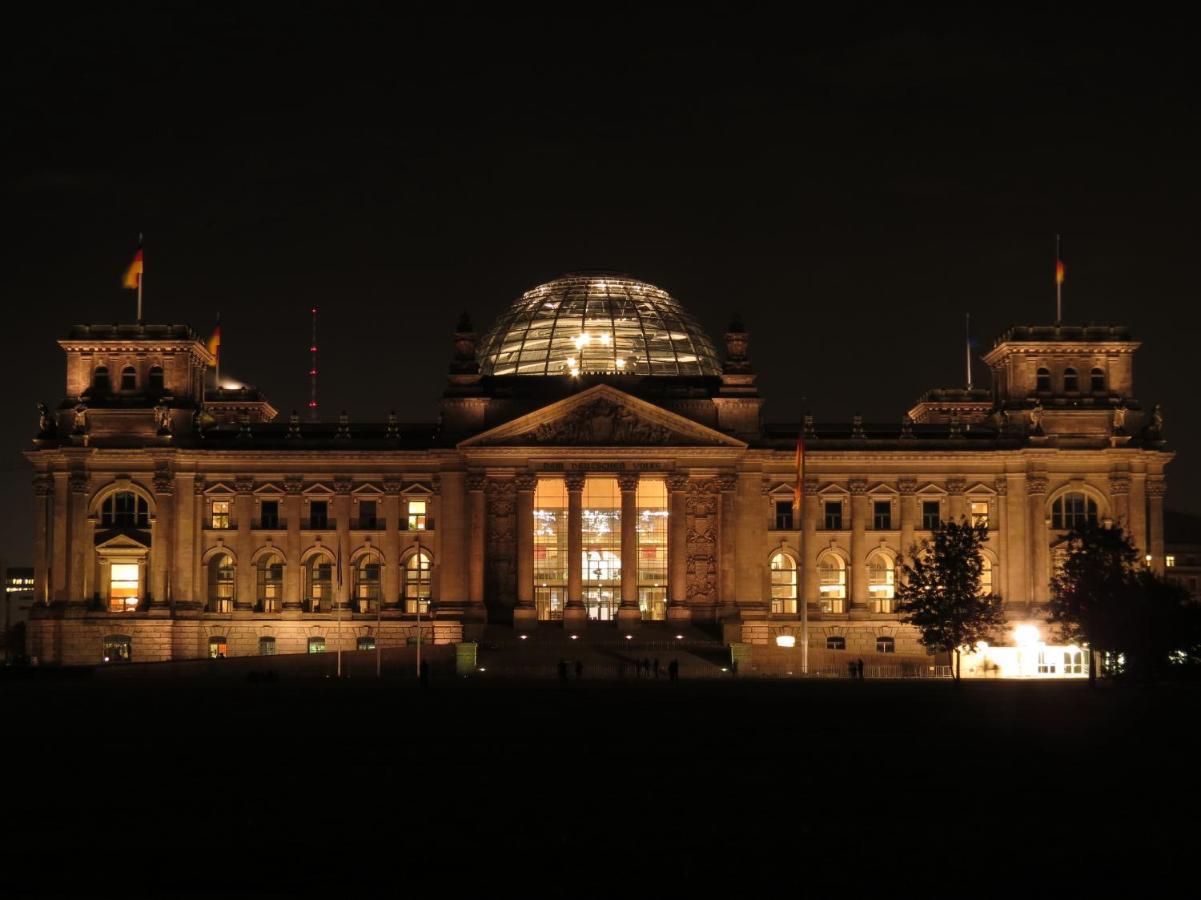 Apartment&Rooms Near Brandenburg Gate เบอร์ลิน ภายนอก รูปภาพ